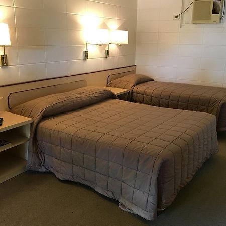 Cairns Motor Inn Bagian luar foto
